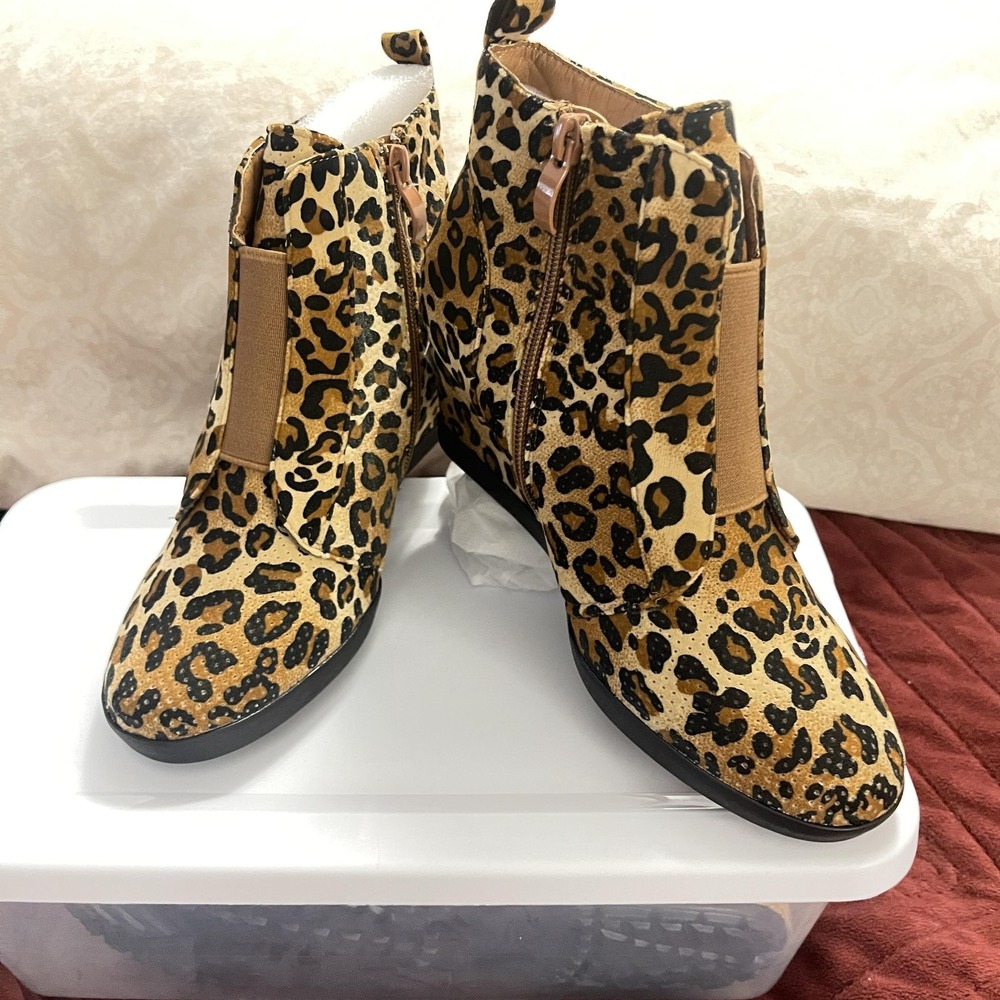 SHO BEAUTIFUL Boots Womens Size 6 Leopard Wedge Chelsea Boots Side Zip PEGGY-46‎